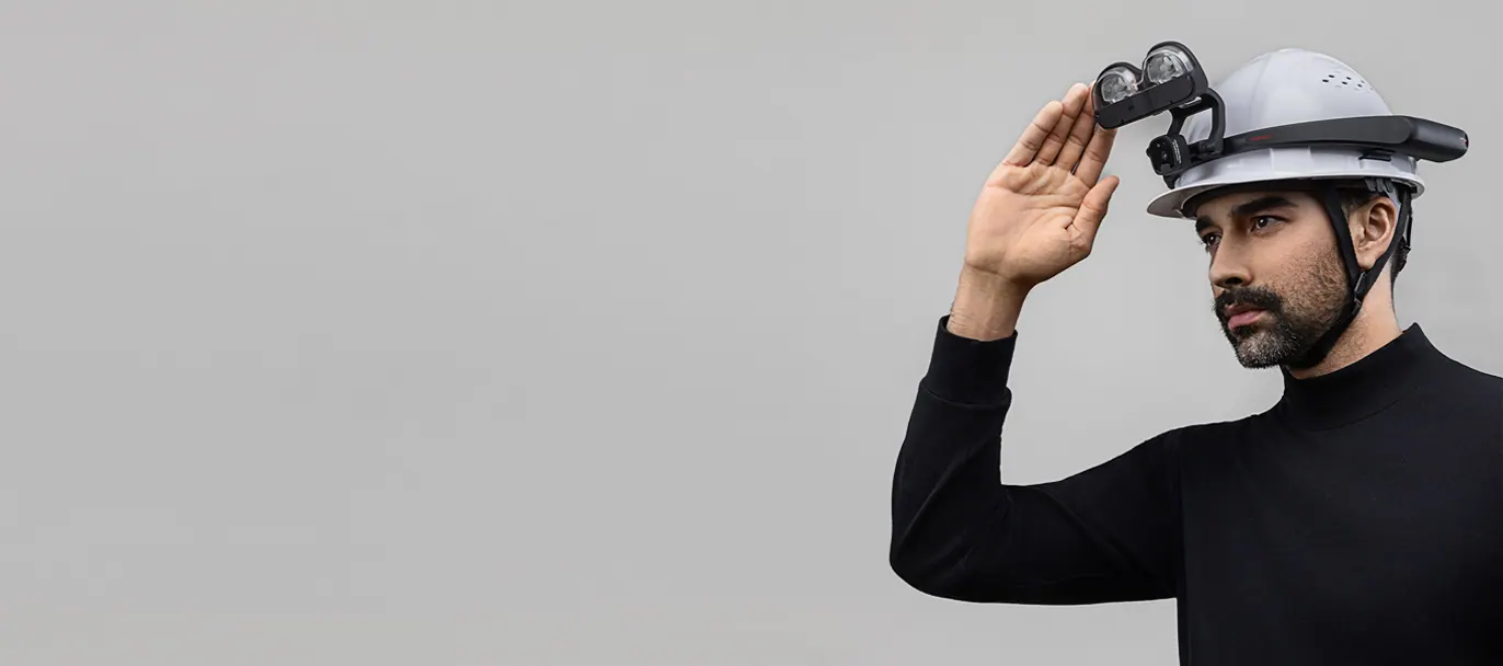Flip-up Design,Unobstructed View When Idle (H4000) AR+AI Smart Glasses